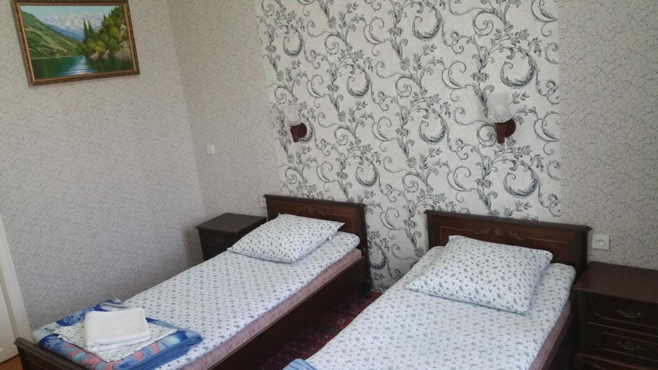Gulnara Guesthouse Tashkent Bagian luar foto